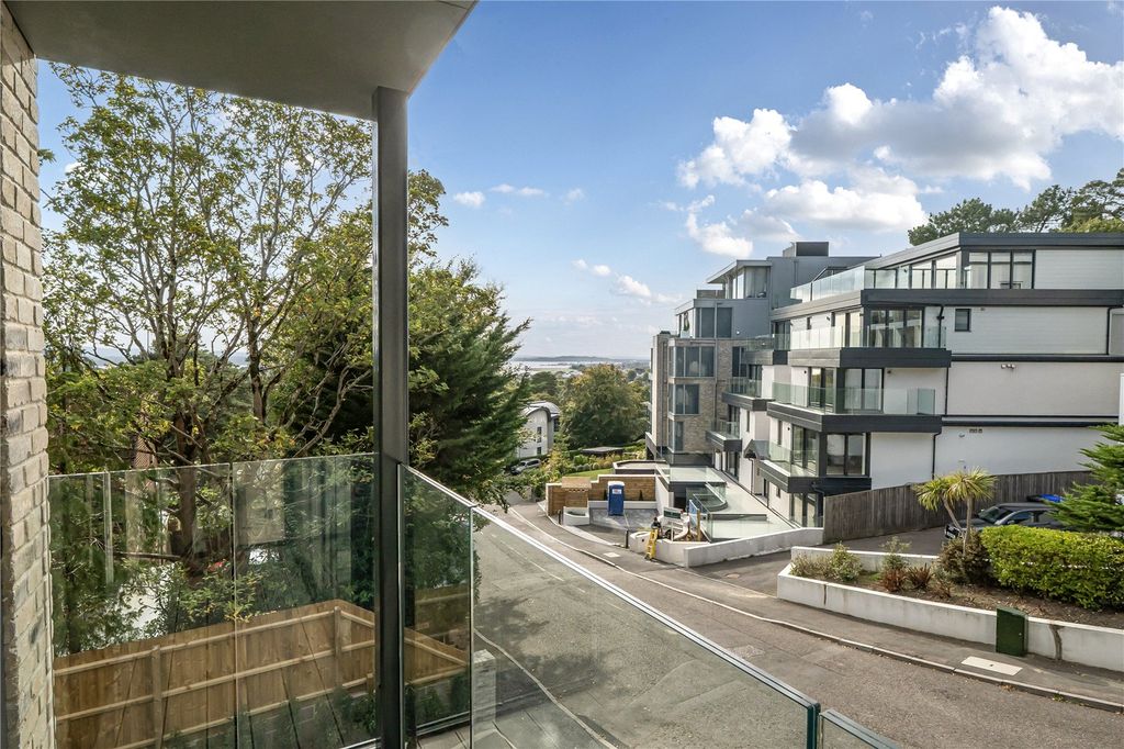 Property photo 3 of 7 Picture No. 13