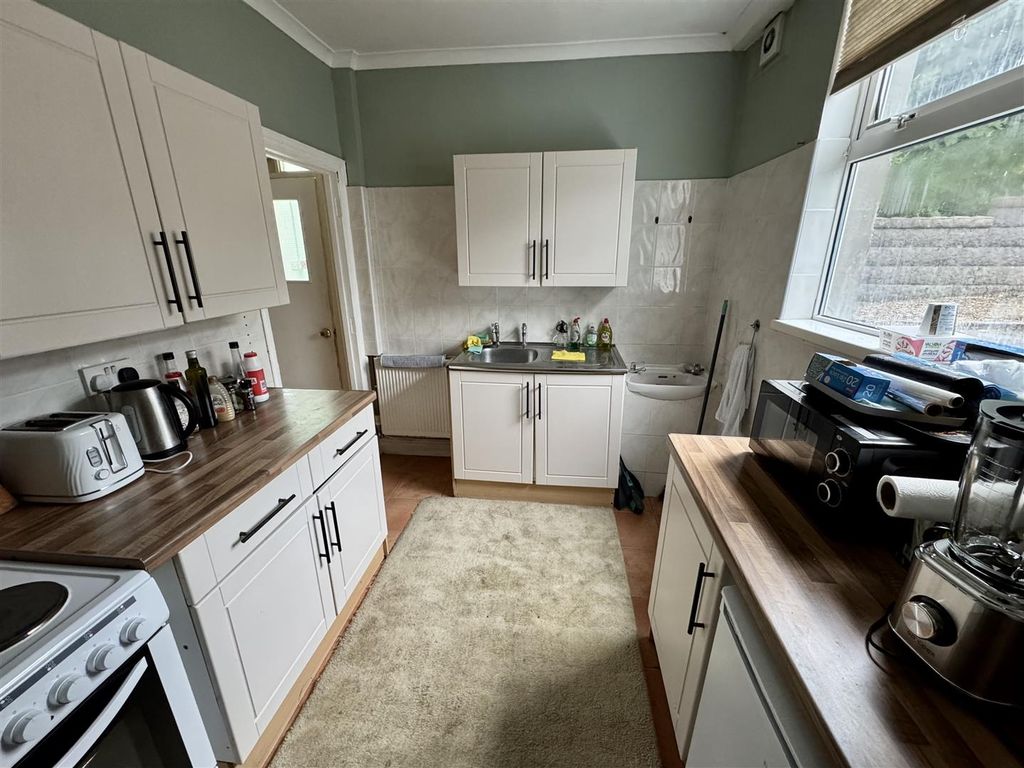 Property photo 3 of 20 Kitchen