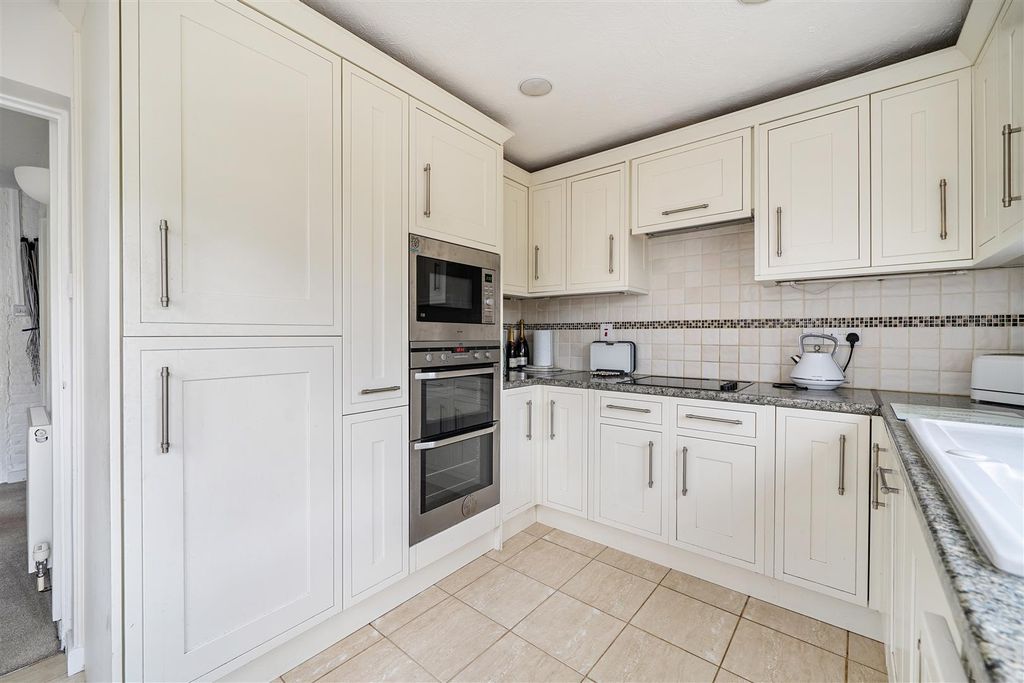 Property photo 2 of 15 Kitchen
