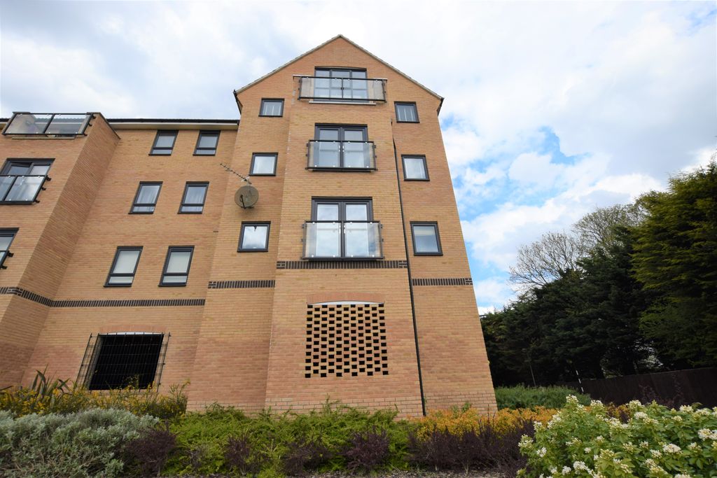 Property photo 1 of 21