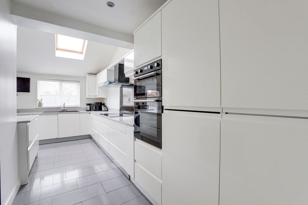 Property photo 3 of 18 Kitchen