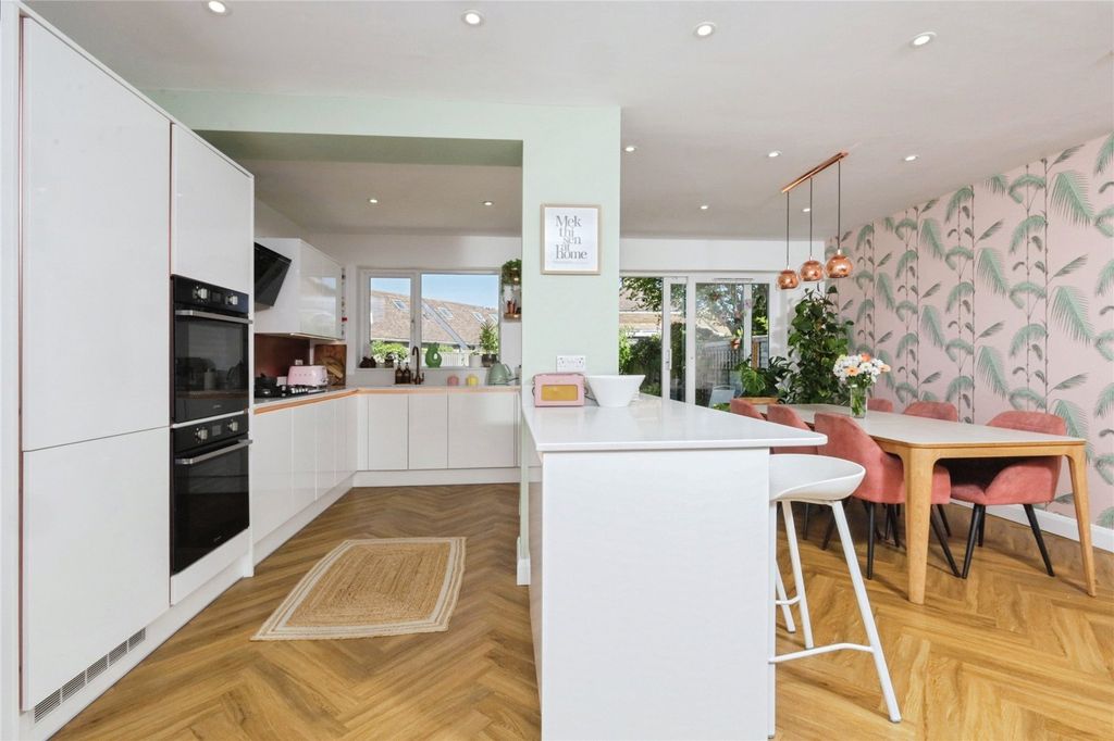 Property photo 2 of 33 Picture No. 27