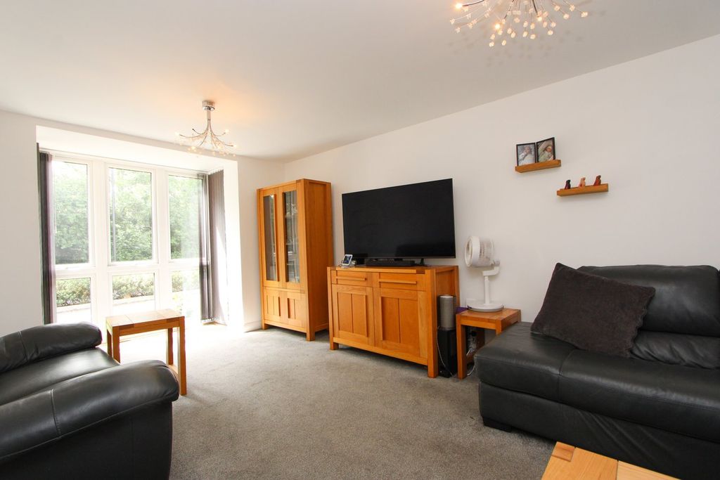 Property photo 2 of 25