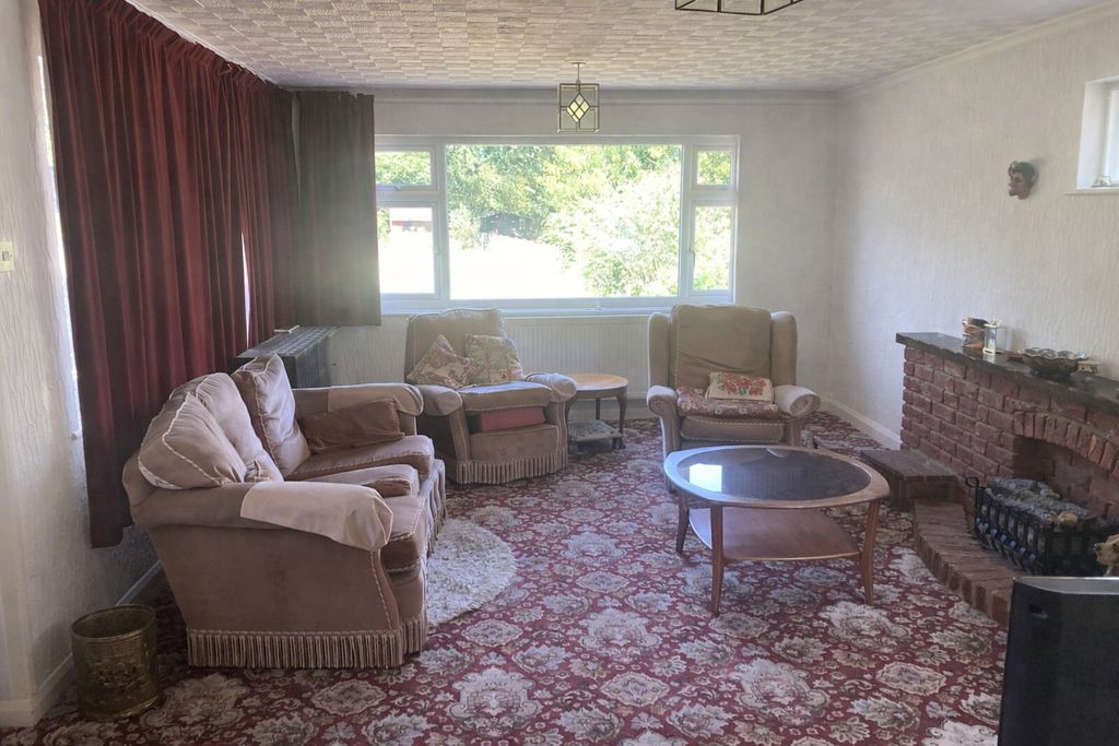 Property photo 2 of 12 Lounge1