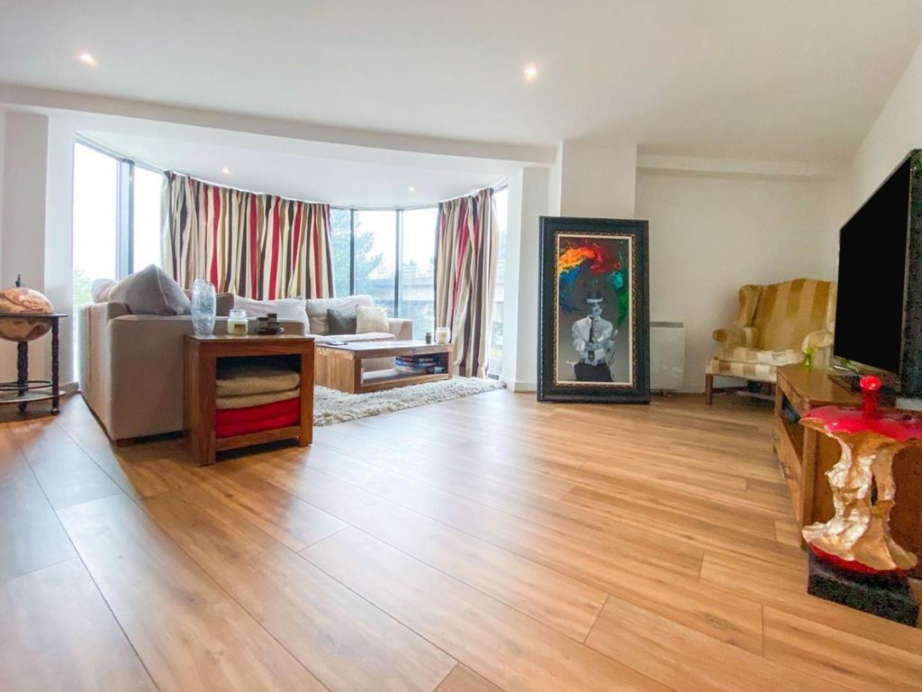 Property photo 1 of 8 Open Plan Living