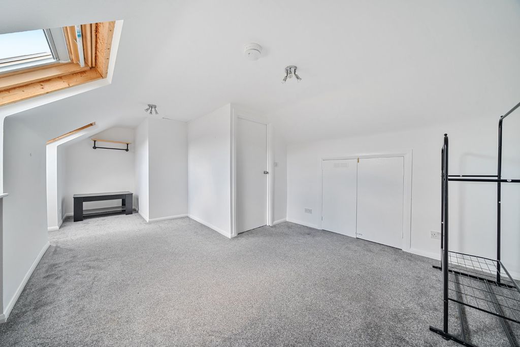 Property photo 2 of 12 Picture No. 11