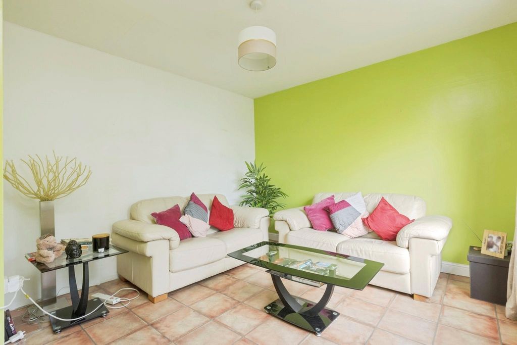 Property photo 2 of 11 Picture No. 15