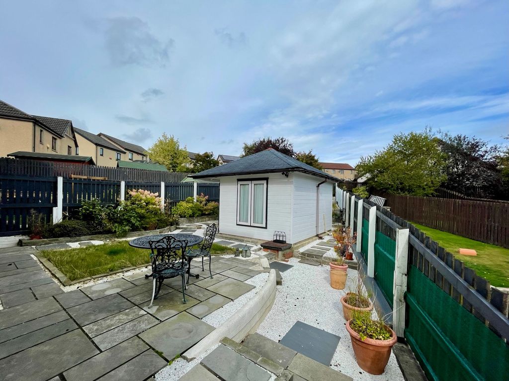 Property photo 2 of 28