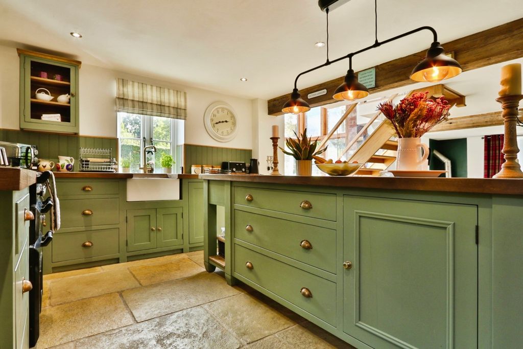 Property photo 3 of 40 4518887