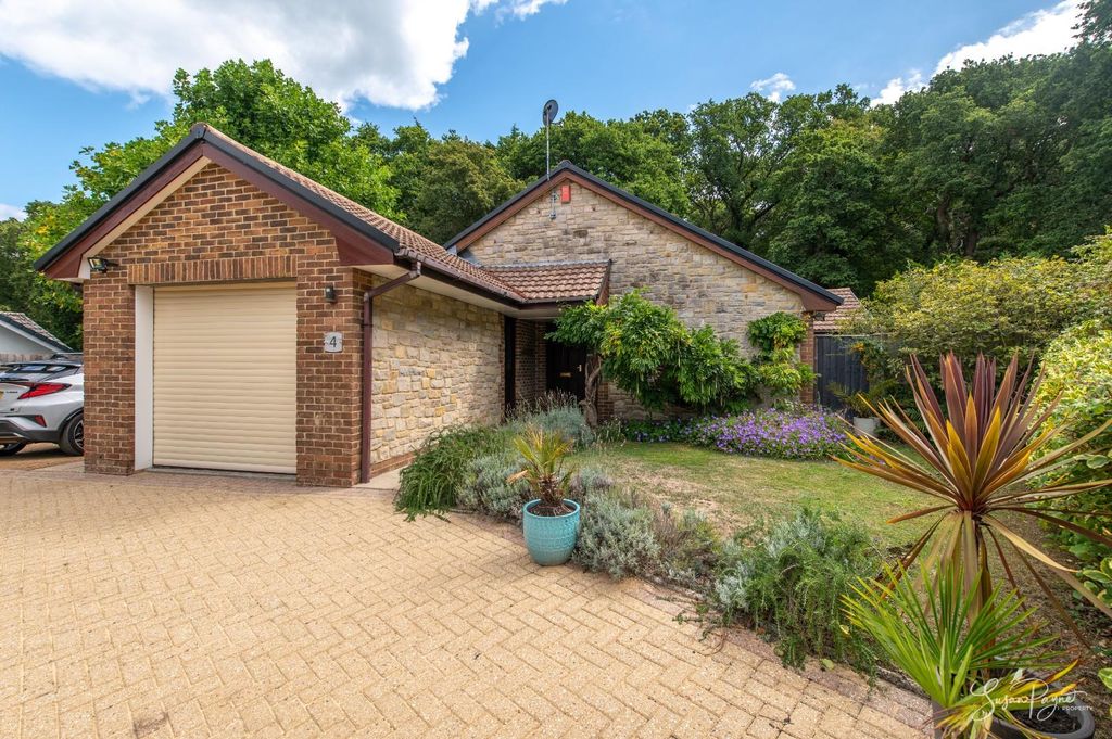 Property photo 1 of 33 Welcome To 4 Abbots Close