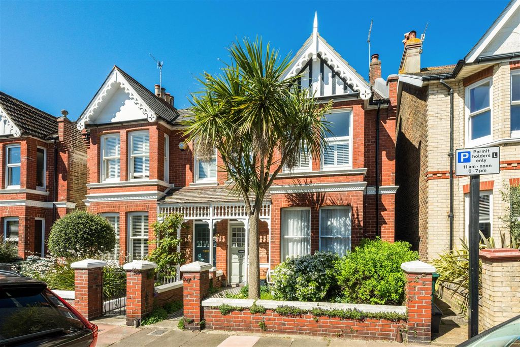 Property photo 1 of 22 Fff 18 Worcester Villas-1.Jpg