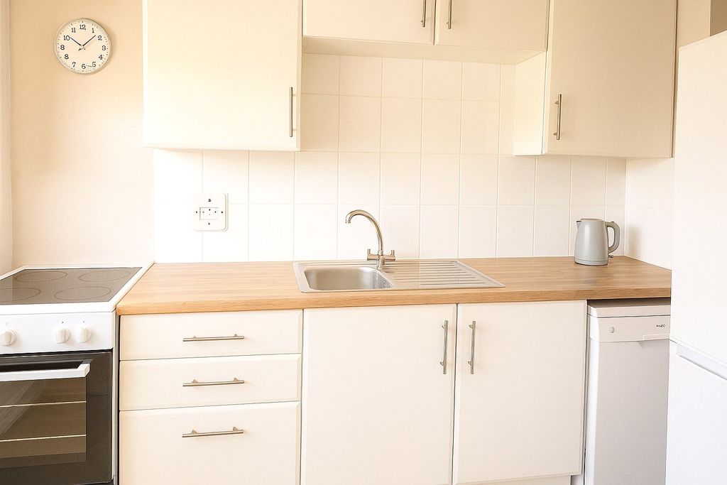 Property photo 3 of 6 Kitchen