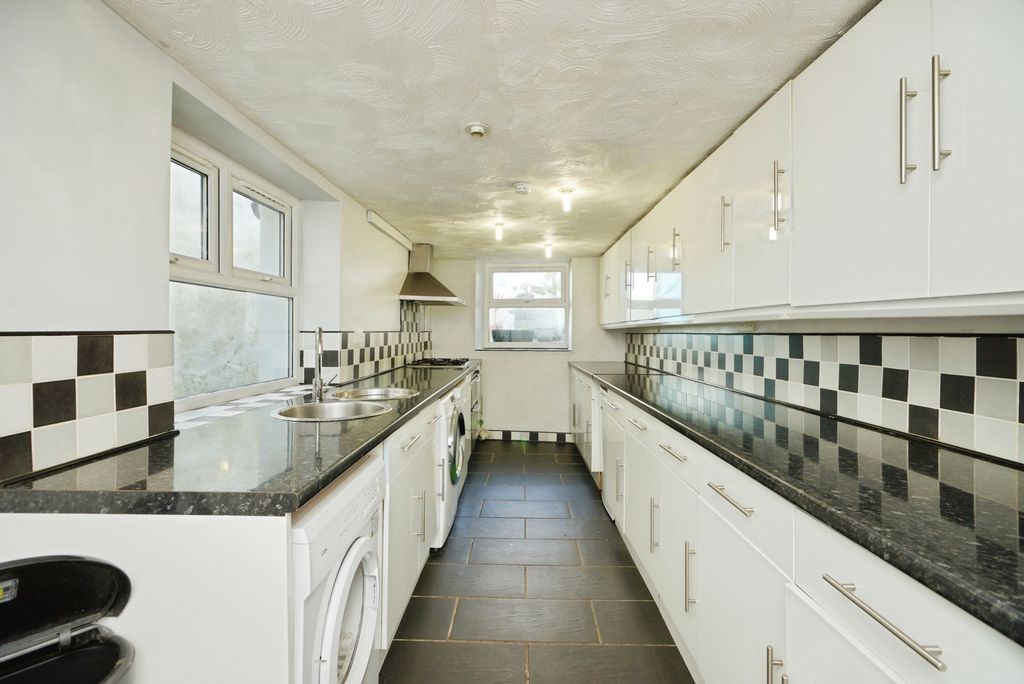 Property photo 2 of 17 Photo