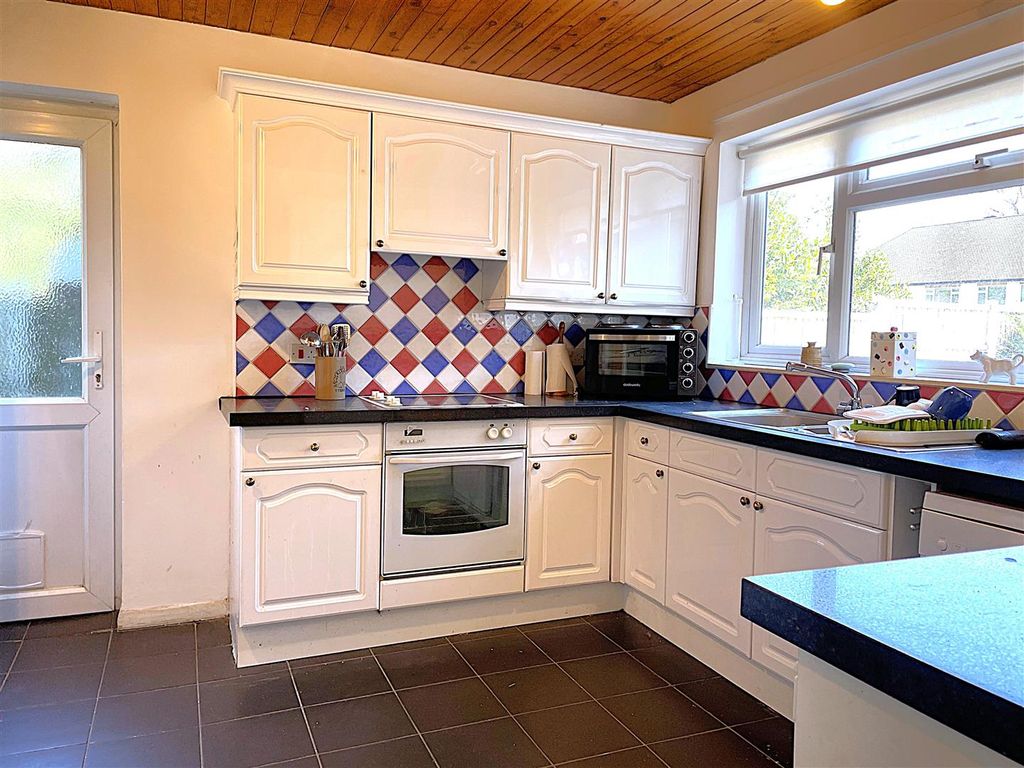 Property photo 3 of 10 Kitchen.Jpg