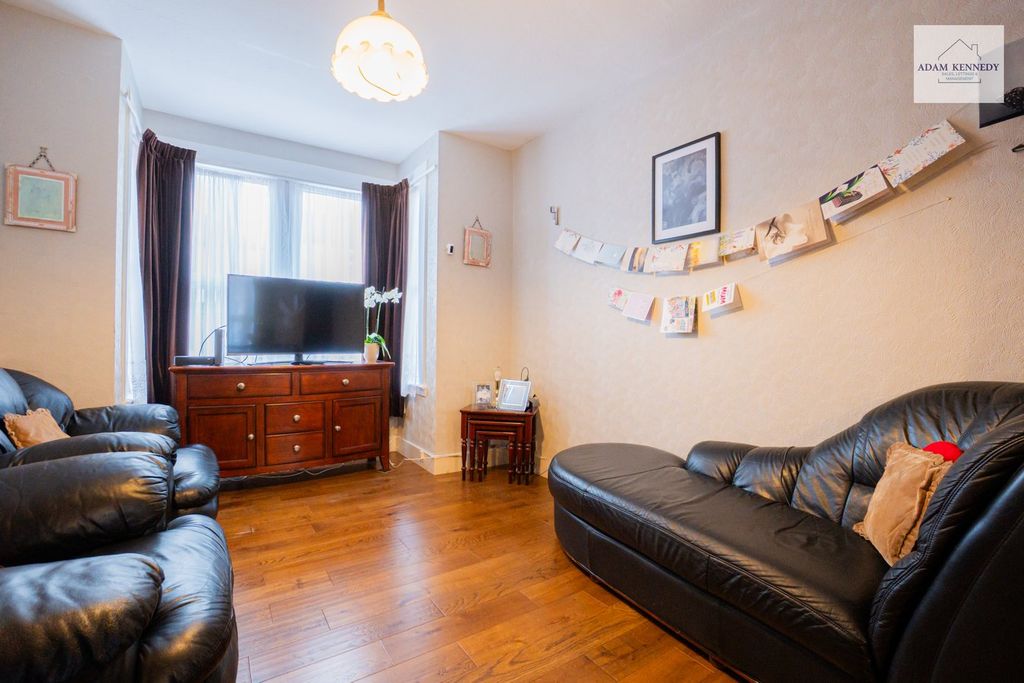 Property photo 2 of 28