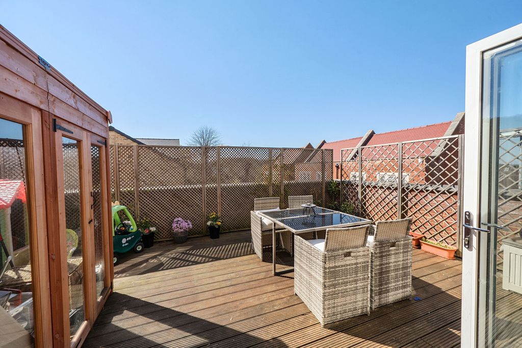 Property photo 3 of 12 Terrace