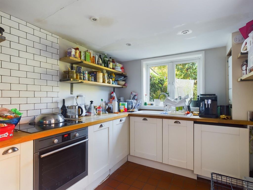 Property photo 1 of 18 Kitchen