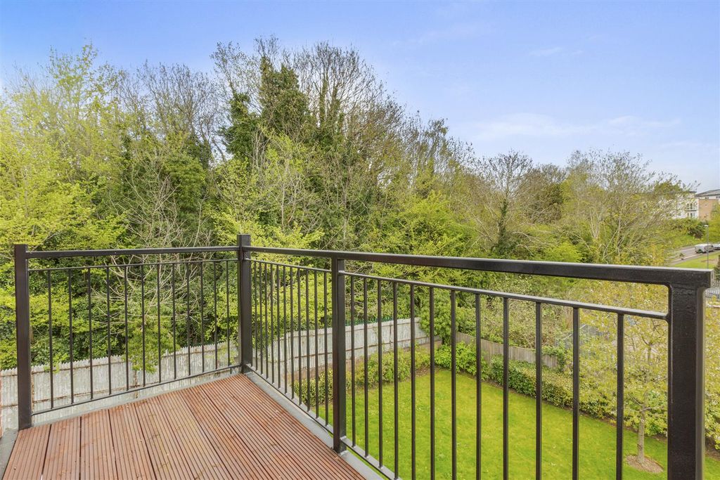 Property photo 2 of 15 Sovereign Place, Queens Rd-8.Jpg