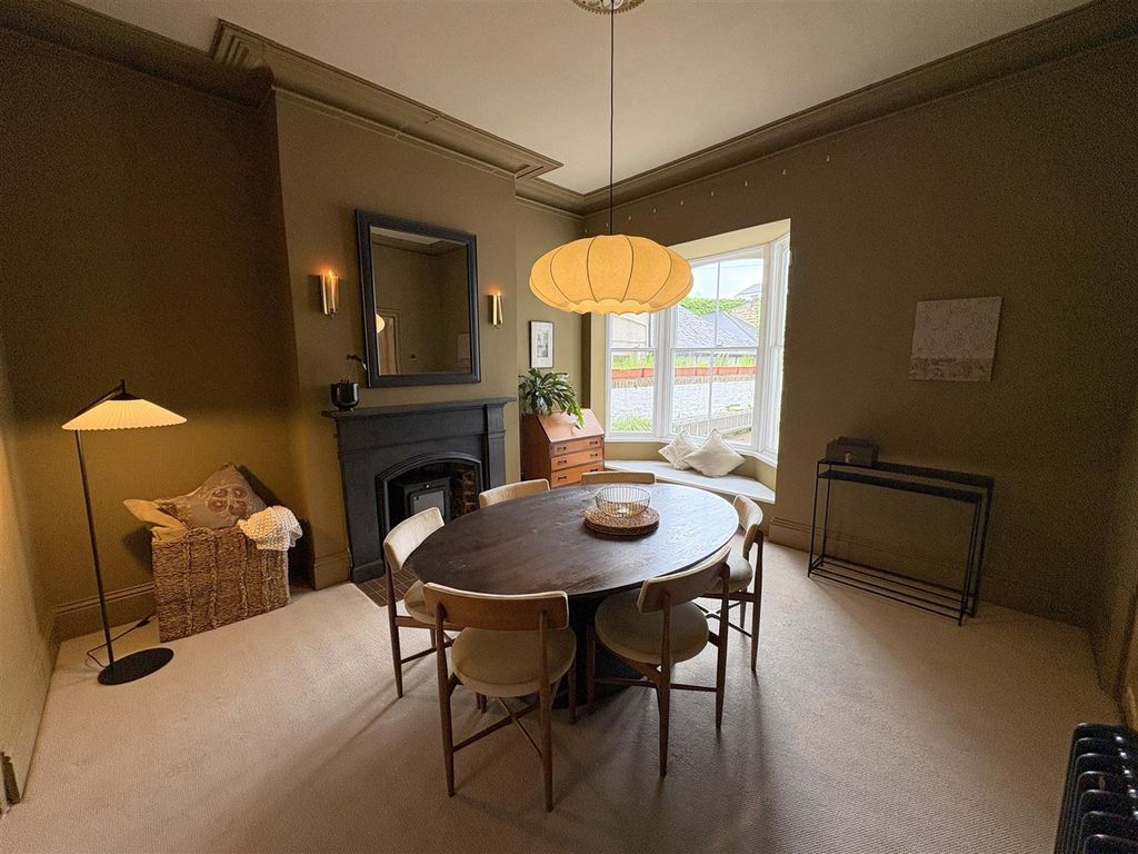 Property photo 3 of 66 Dining Room