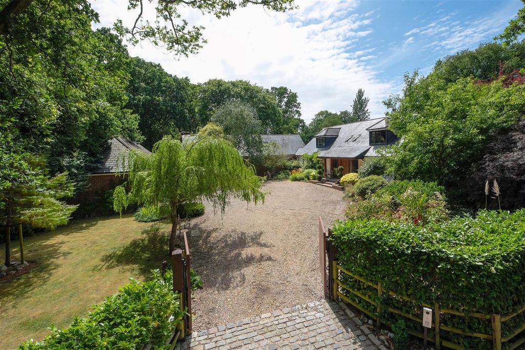 Property photo 1 of 50 Willow Road, Whitstable