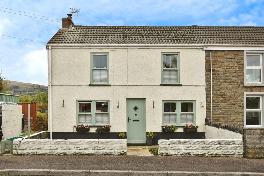 Property photo 2 of 17 Photo