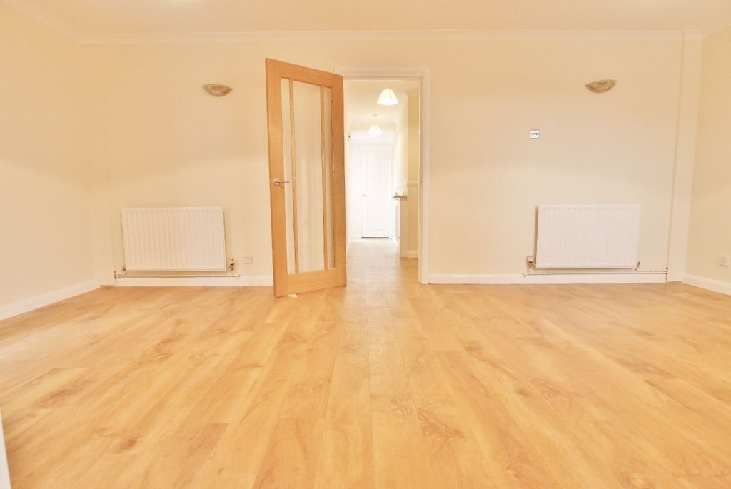 Property photo 2 of 17 Lounge / Sitting Room