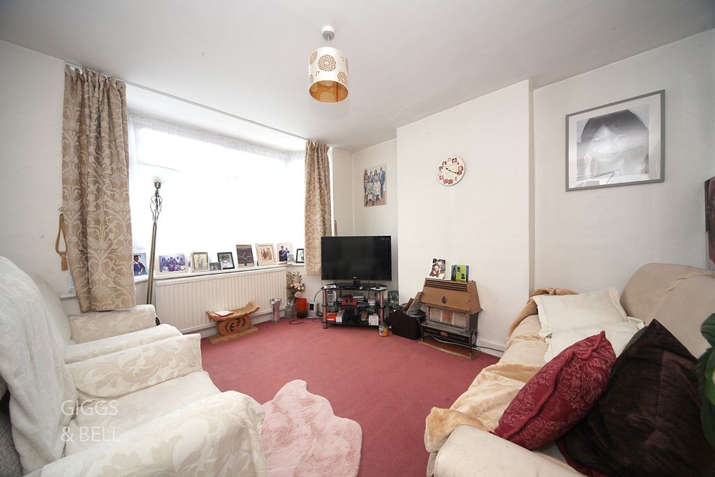 Property photo 2 of 16 4308161