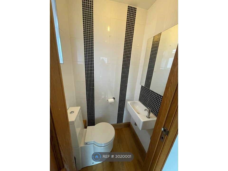 Property photo 3 of 14 Downstair Toilets
