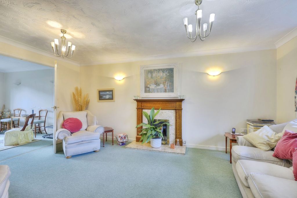 Property photo 2 of 22 Lounge