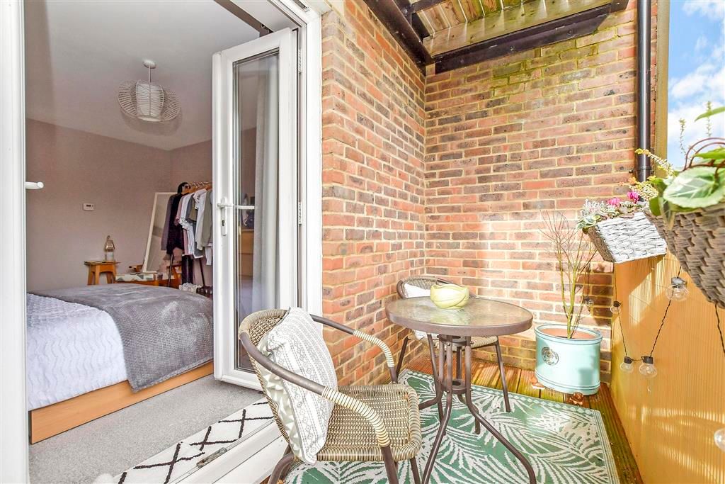 Property photo 3 of 14 Balcony / Terrace