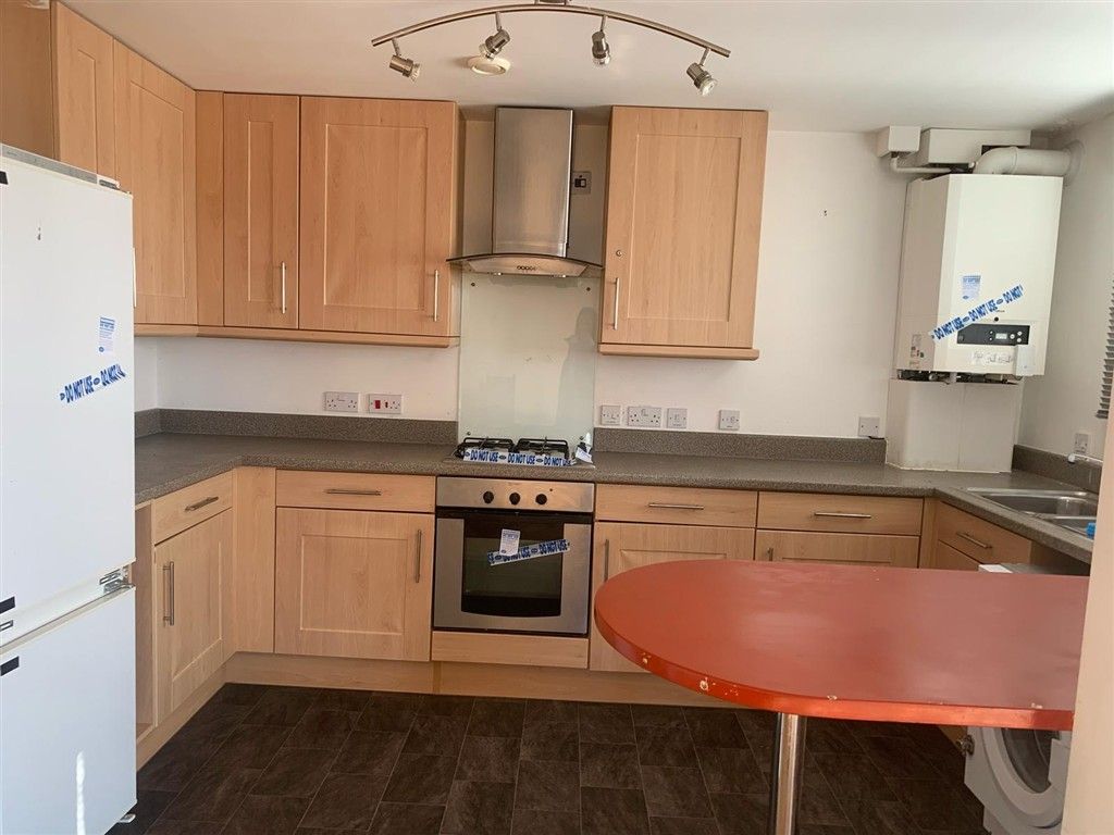Property photo 1 of 8 Kitchen