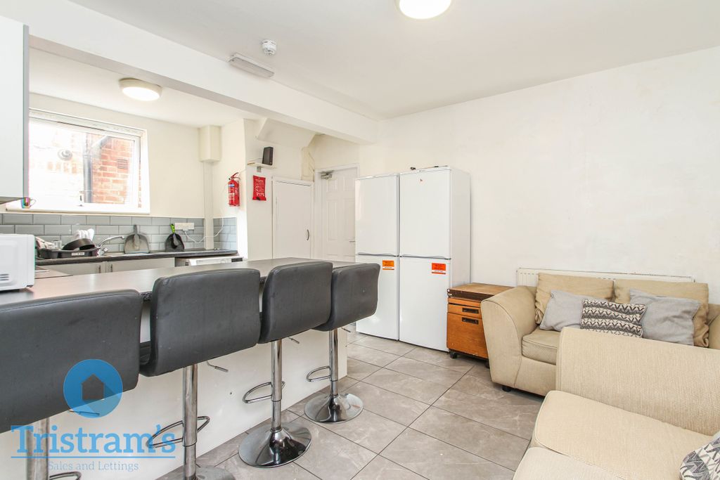 Property photo 2 of 30