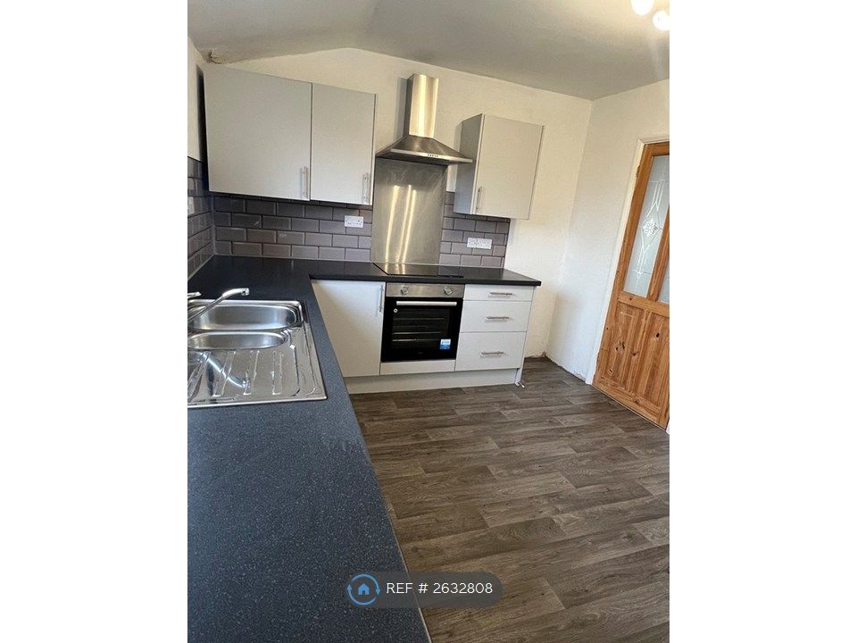 Property photo 2 of 7 Kitchen