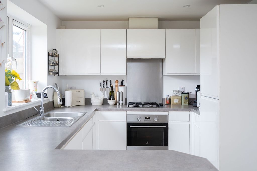 Property photo 2 of 20