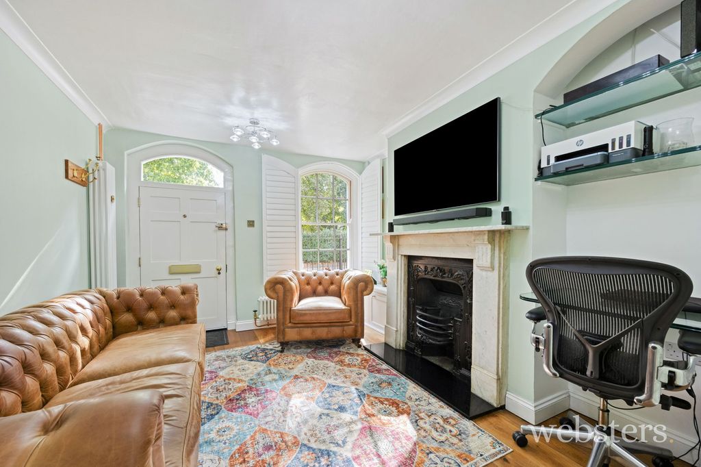 Property photo 2 of 20