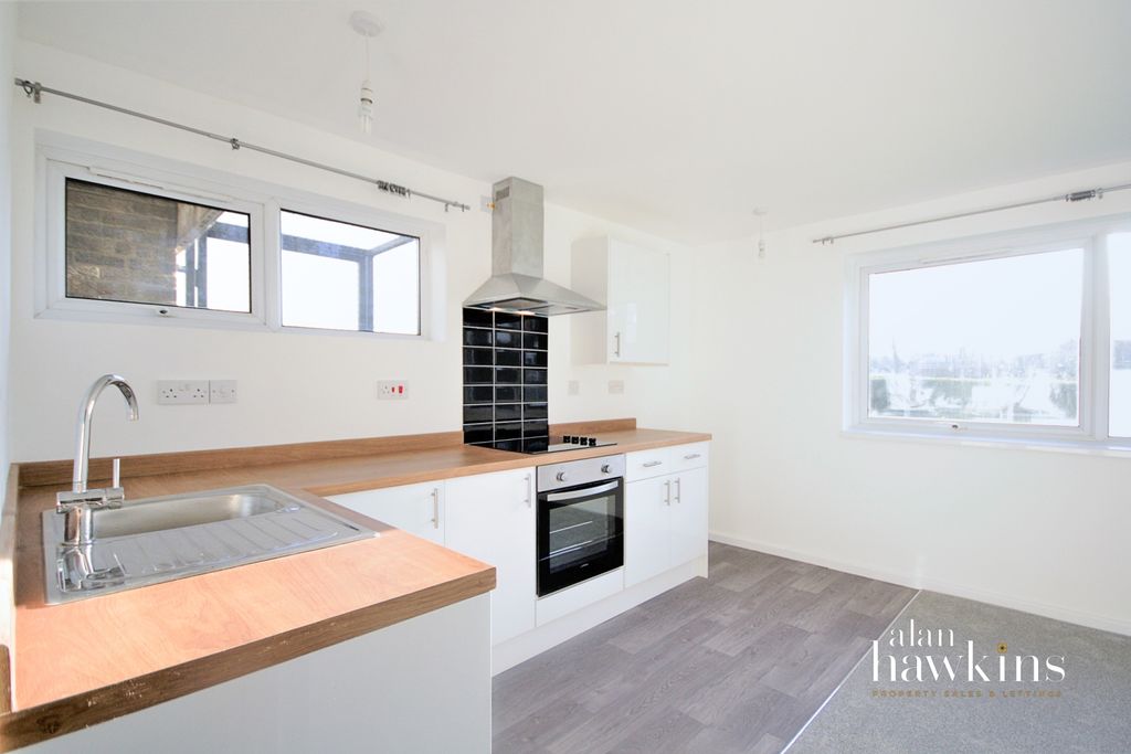 Property photo 3 of 6 Img_5012-2