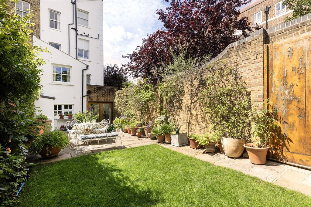 Property photo 3 of 14 Garden