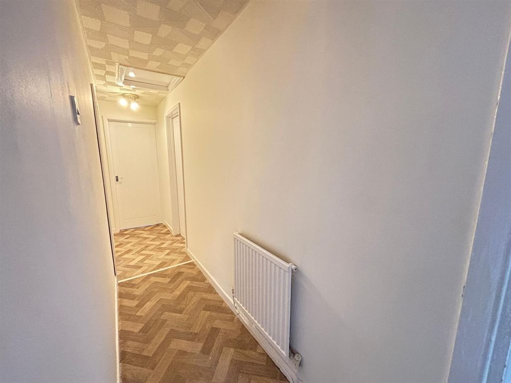 Property photo 3 of 16 High St Dowlais Flat  (3).Jpeg