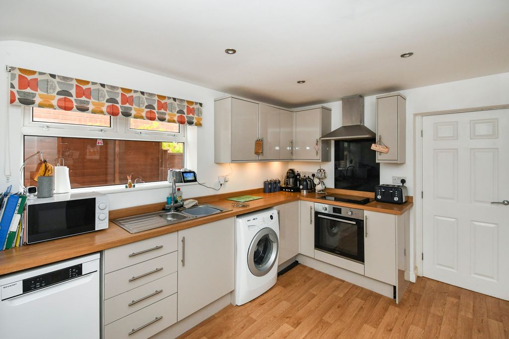 Property photo 2 of 13 5Be34Bf3-28Bd-454A-845c-6Fc2d4Ec7B45