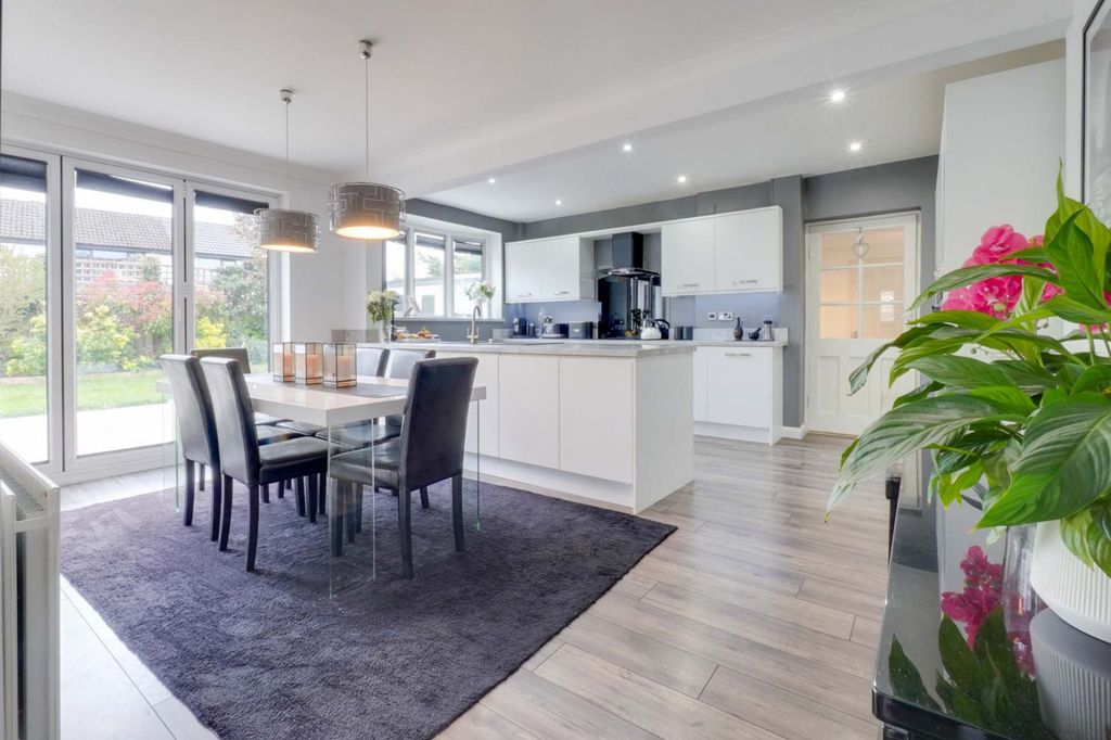 Property photo 2 of 41