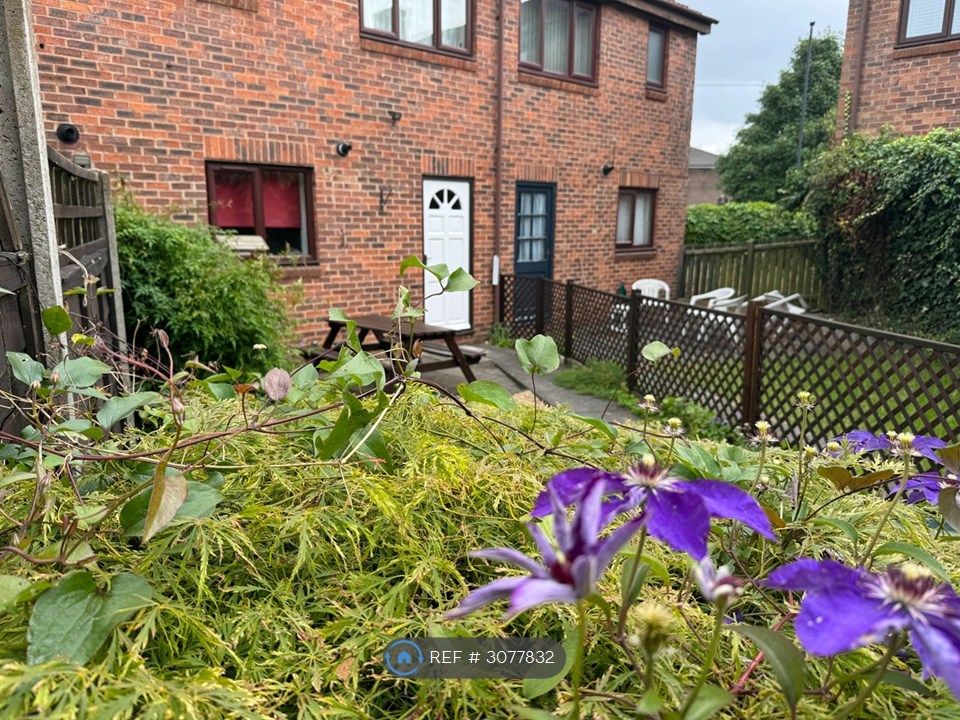 Property photo 2 of 11 Back Garden - Sunny Aspect, Easy Care