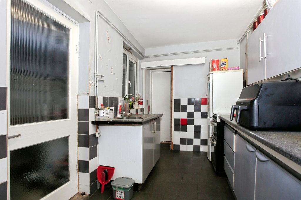 Property photo 2 of 16