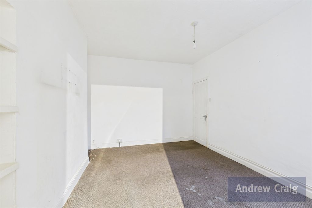 Property photo 3 of 10 Lounge