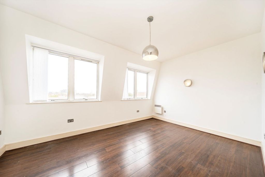Property photo 3 of 5