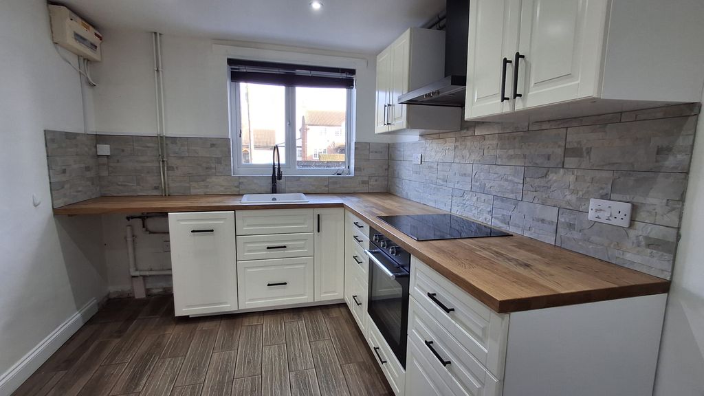 Property photo 3 of 15 Kitchen