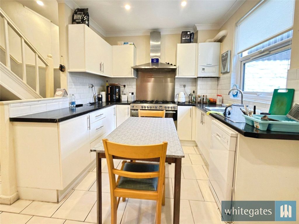 Property photo 2 of 17 Picture No. 12