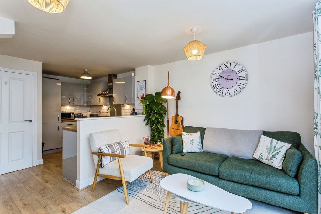 Property photo 2 of 20 Kitchein Diner