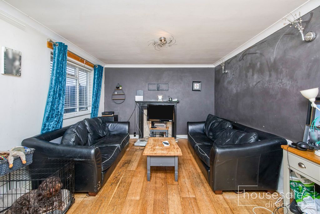 Property photo 3 of 17