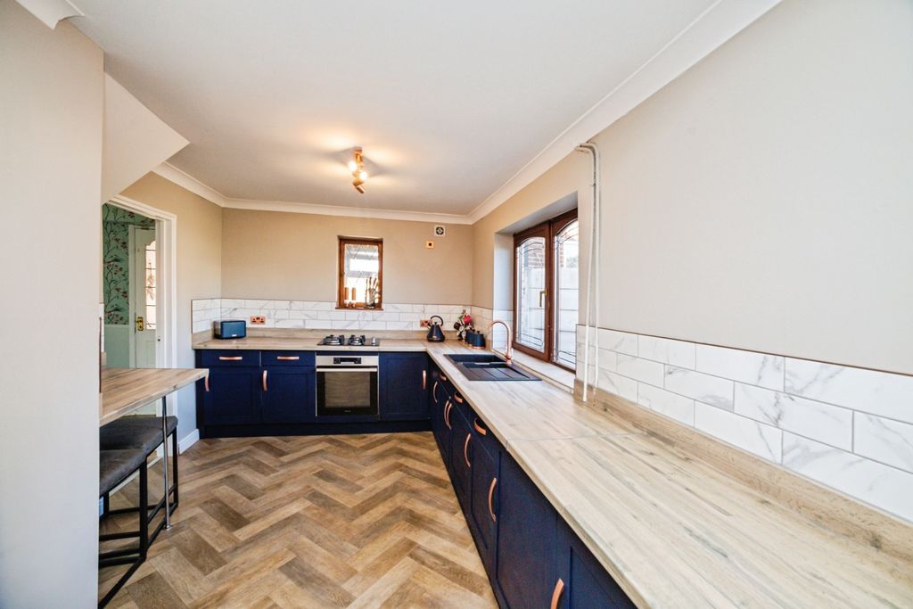 Property photo 3 of 18 Kitchen/Dining Room