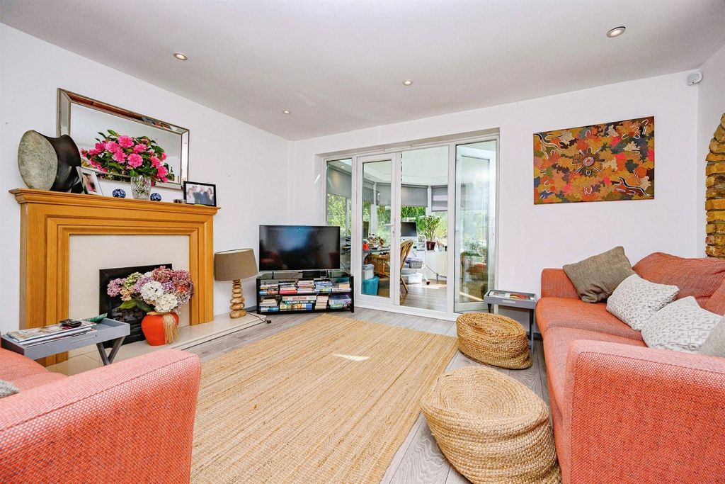 Property photo 2 of 21